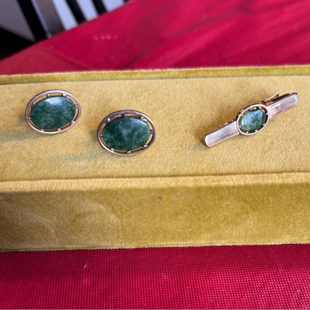 Arson Vintage Gold Tone Tie Clip & Cuff Links